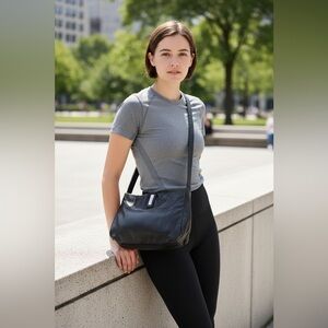 PERLINA NEW YORK Classic Vtg. Black Fine Leather Shoulder Bag